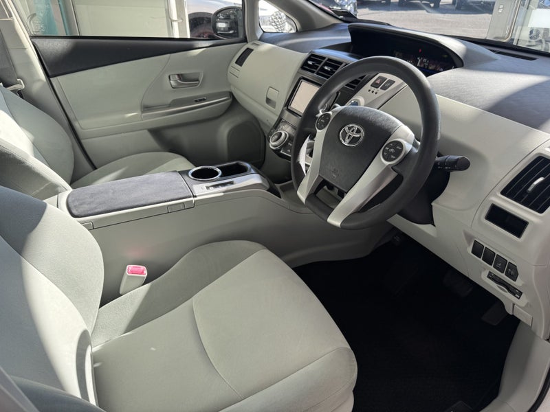 2013 Toyota Prius Alpha Hybrid62863255950977111