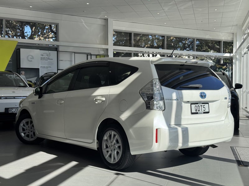 2013 Toyota Prius Alpha Hybrid62863255950977112