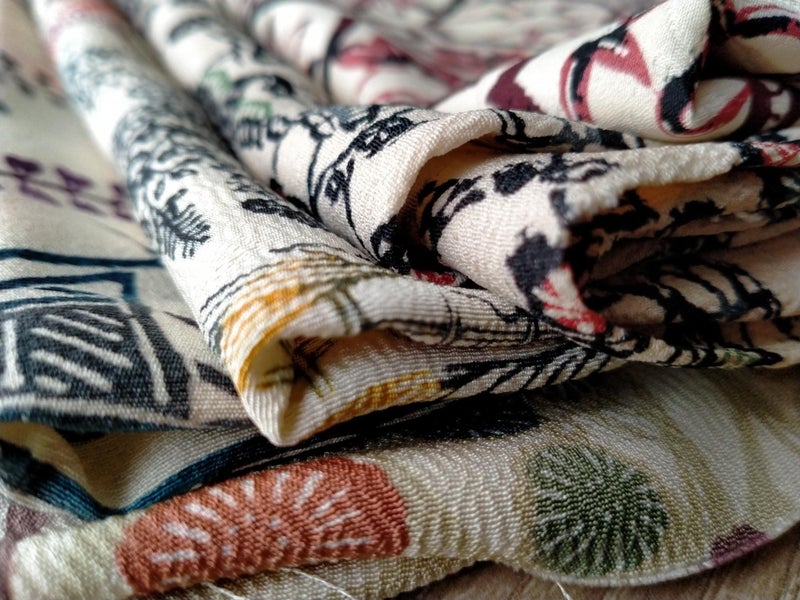 Kimono Fabric scraps Lot of 5 ( aprox W15cm x L 30cm ) , 16-30-5az67 Carousel 2