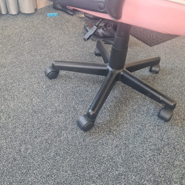 Pink and white desk chair Carousel 4