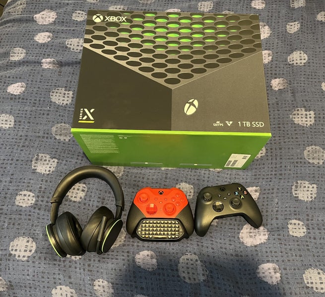 Xbox series X + elite series 2 controller and headphone Carousel 1