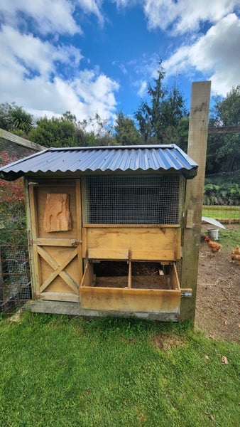 Six Lovely Ladies Seeking New Staff – Coop & All Included Carousel 1
