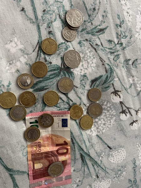 OVERSEAS COINS AND CURRENCY Carousel 1