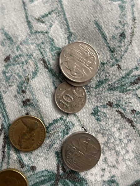 OVERSEAS COINS AND CURRENCY Carousel 2