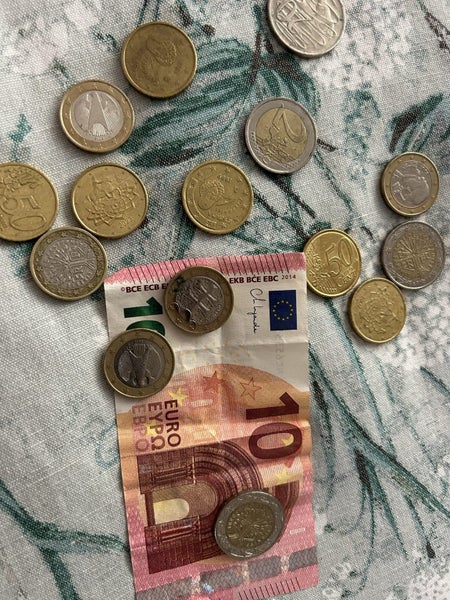 OVERSEAS COINS AND CURRENCY Carousel 3