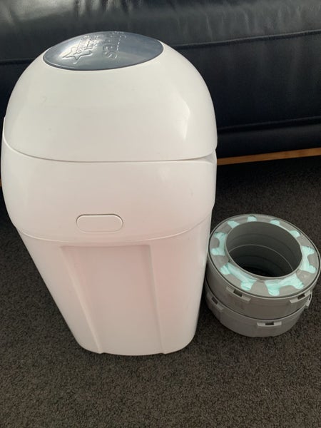 Sangenic Nappy Bin & refills Carousel 2