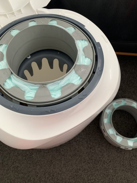 Sangenic Nappy Bin & refills Carousel 4
