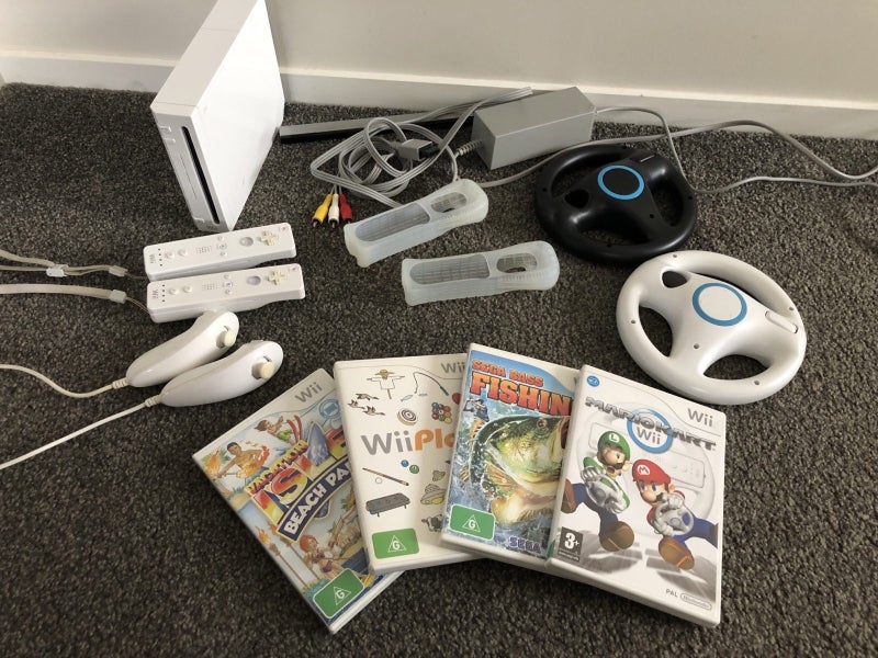 Nintendo Wii Console / Controllers / Games x4 - Awesome Setup! Carousel 1