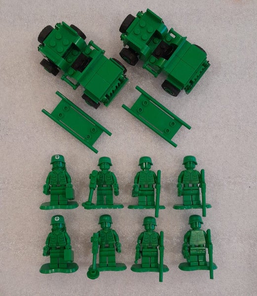 $1 RESERVE RARE 2X LEGO TOY STORY SETS ARMY MEN ON PATROL 7595 Carousel 1