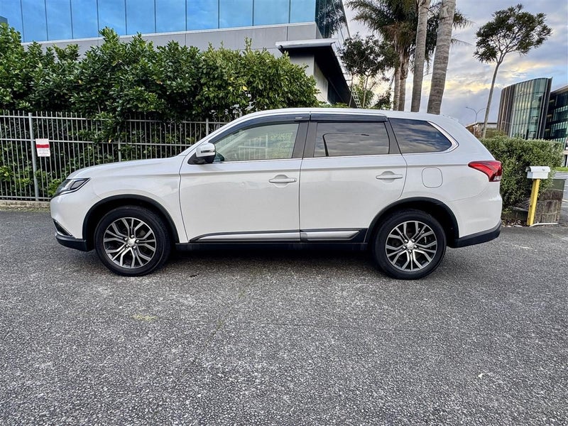 2015 Mitsubishi Outlander 20G 7-Seater | Safety...62864756325506113