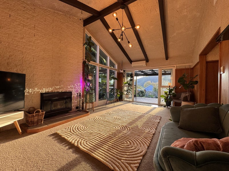Upper Hutt, 6+ bedrooms63617292511745111