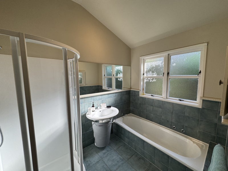 Upper Hutt, 6+ bedrooms63617292511745113