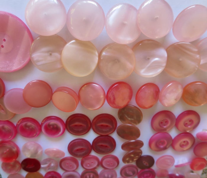 A selection of 150 pink pearly lustre vintage buttons all sizes, tones some sets Carousel 9