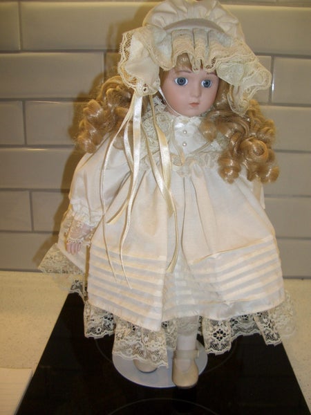 Doll ( Heritage Heirloom Collection )628658250021131125