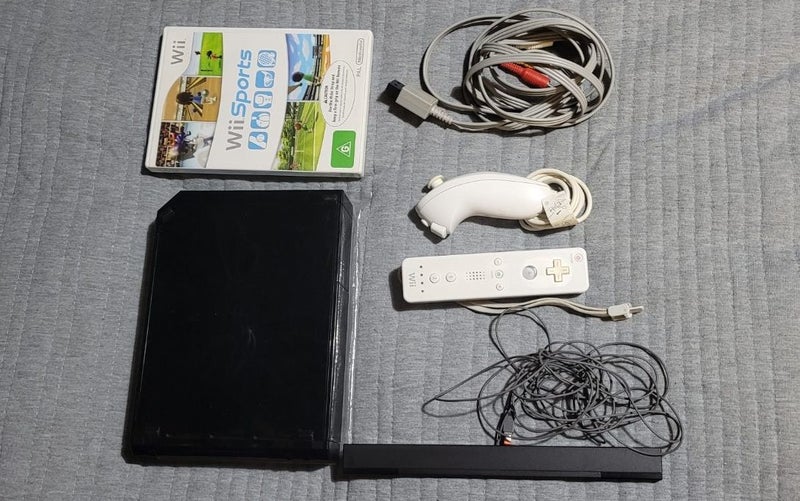 Nintendo Wii Console Bundle (Original) Wii Sports, Sensor Bar, Remote & More Carousel 1