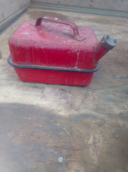 Old Petrol tin $1 Reserve Carousel 1
