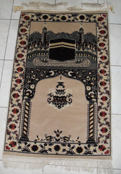 Wall Hanging 106cm + Tassles & Pole x 68cm Carousel 1