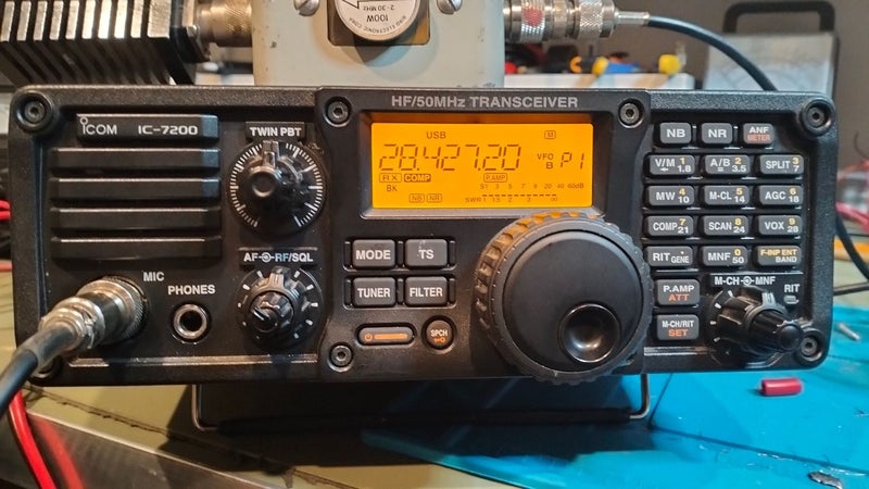 Icom 7200 HF and 6 Metre Transceiver Carousel 1
