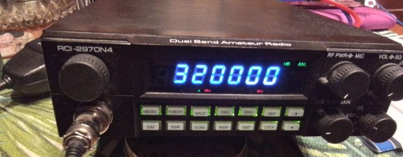 Transceiver RCI 2970 N4 10 to 12 Meter 400-watt pep all mode Transceiver. Carousel 9
