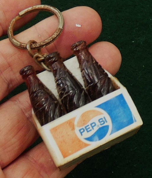 Vintage PEPSI Advertising "Six Pack" of Pepsi Bottles PEPSI COLA Keyring Carousel 1