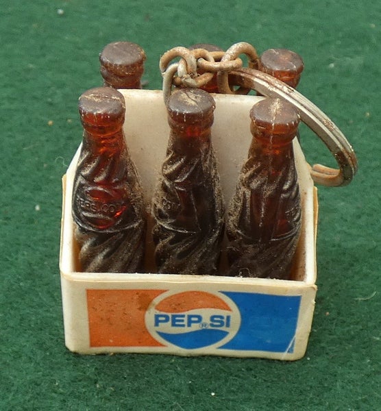Vintage PEPSI Advertising "Six Pack" of Pepsi Bottles PEPSI COLA Keyring Carousel 2