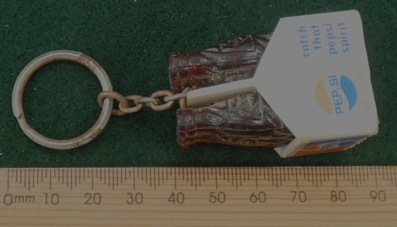 Vintage PEPSI Advertising "Six Pack" of Pepsi Bottles PEPSI COLA Keyring Carousel 4