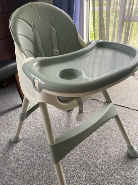 Green high chair Carousel 1