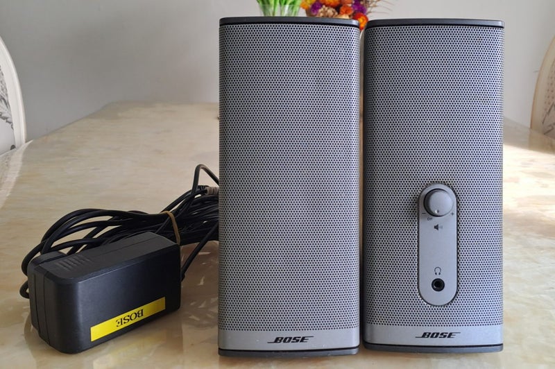 Bose Companion 2 Series 2 Desktop Speakers Carousel 1