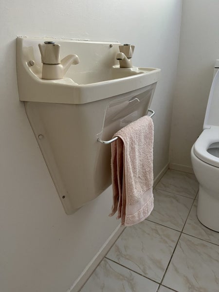 Toilet vanity Carousel 1