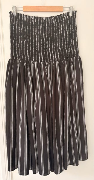 stunning Moochi Skirt size L BNWT Carousel 1