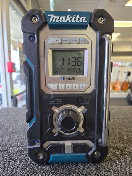 Makita Radio DMR108 Carousel 1