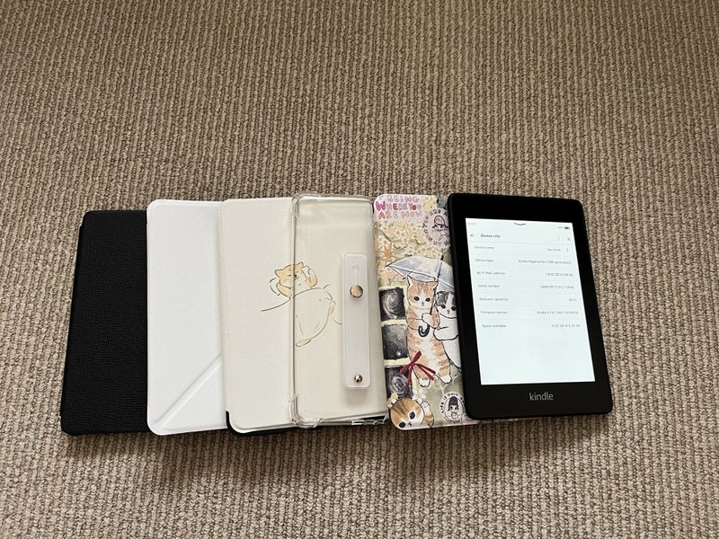 Kindle Paperwhite 10th generation 8GB + 5 cases Carousel 1