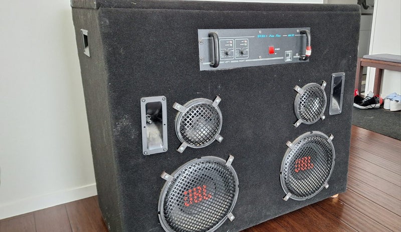 Boom box Carousel 1