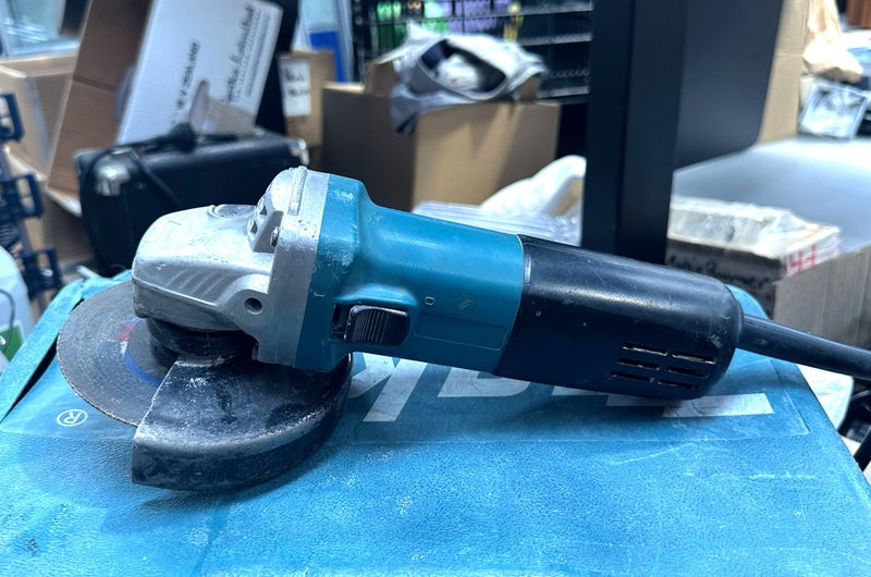 Makita 125mm 710W Corded Angle Grinder In Case - $1 Reserve (Under Grey Rack 13) Carousel 1