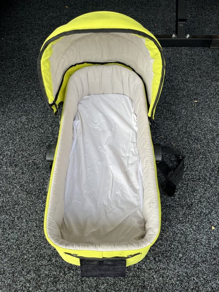 Mountain Buggy carrycot Carousel 2