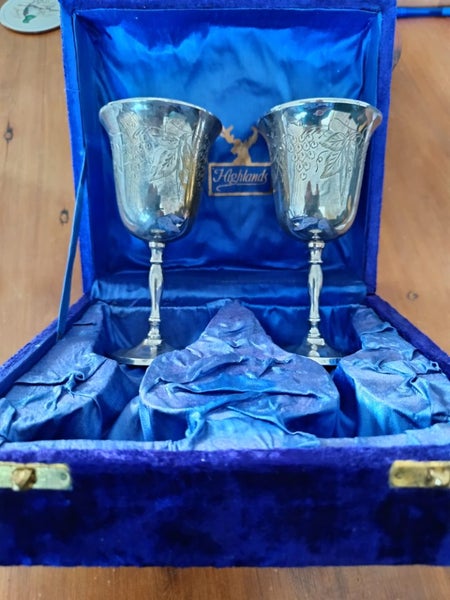 Vintage ESPN pair of goblets marked Highlands Carousel 1