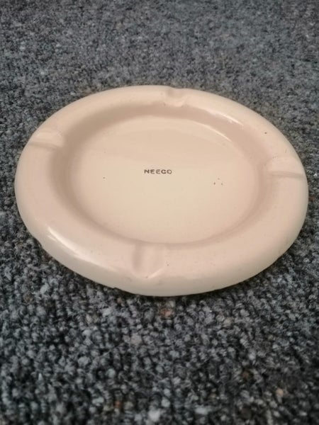 NEECO Ashtray Carousel 1