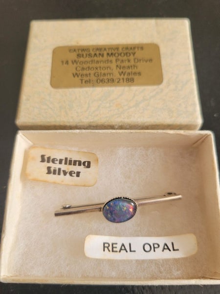 Opal silver bar brooch Carousel 1