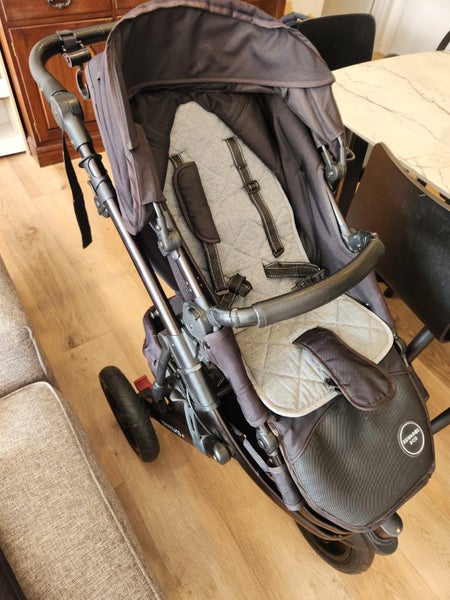 Bundle Edwards & Co - Pram, Capsule, Carry Cot + Accessories! Carousel 1