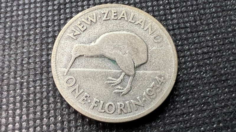 1934 New Zealand Silver One Florin - Lot E195 Carousel 1