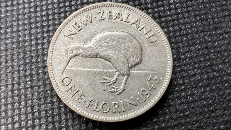 1943 New Zealand Silver One Florin Coin - Lot E202 Carousel 1