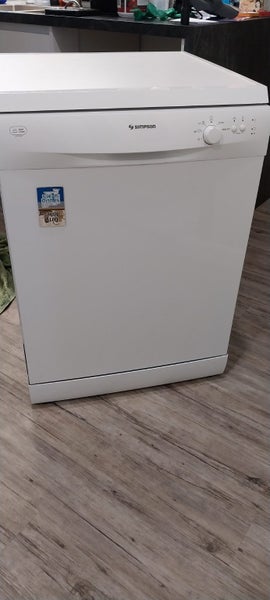 Simpson Dishwasher SSF6106W Carousel 1