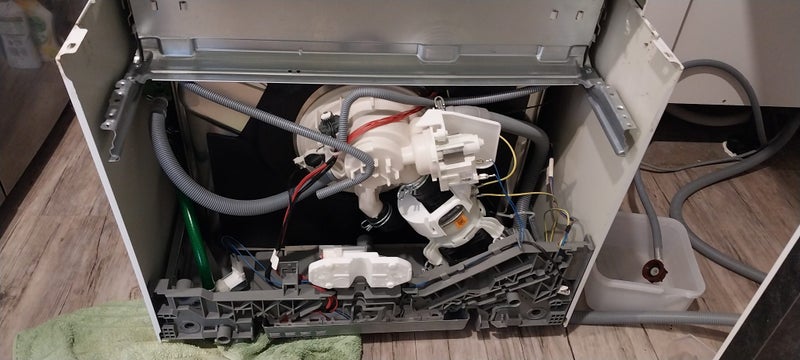 Simpson Dishwasher SSF6106W Carousel 2