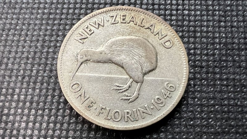 1946 New Zealand Silver One Florin Coin - Lot E207 Carousel 1