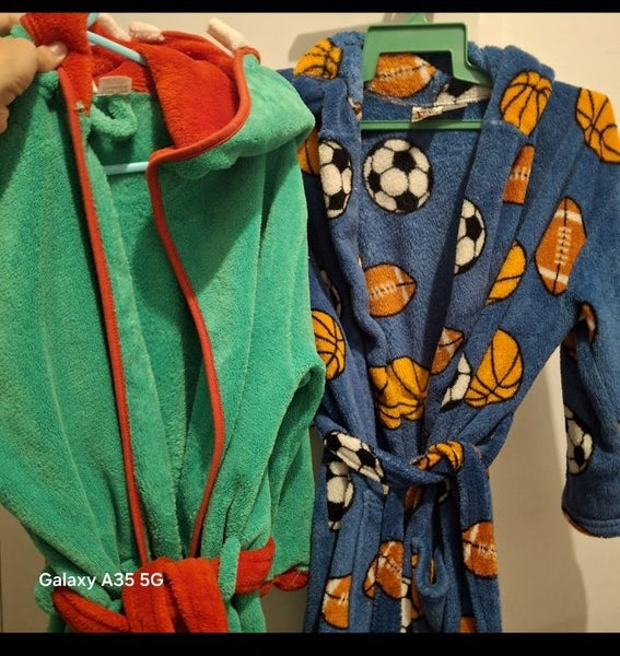 2x kids fleece gown Carousel 1