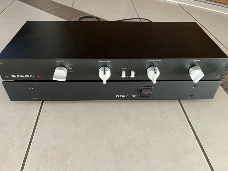 Plinius IIc pre amp & 760 power amp Carousel 1