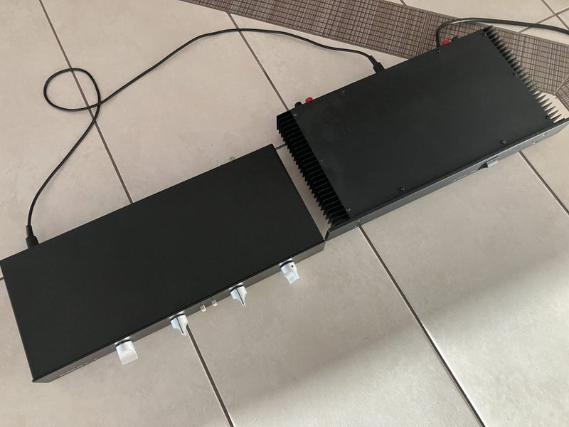 Plinius IIc pre amp & 760 power amp Carousel 7