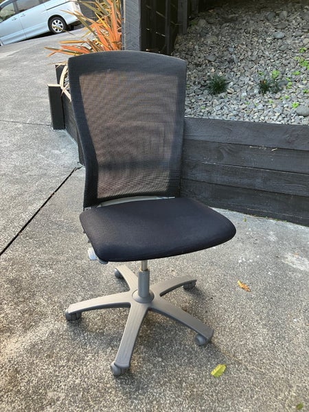 'Life Chair' Office Chair Carousel 1