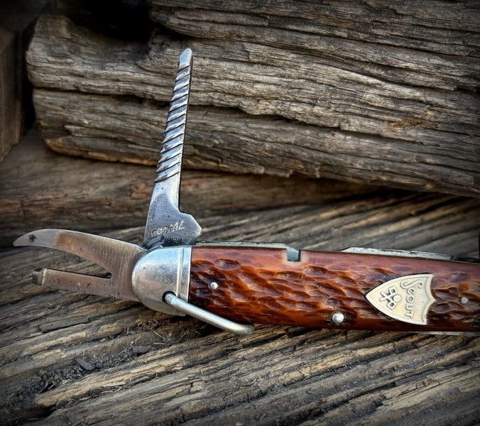 SEARS & ROEBUCK 1940’s CRAFTSMAN SCOUT KNIFE WITH GORGEOUS JIGGED BONE HANDLES. Carousel 2