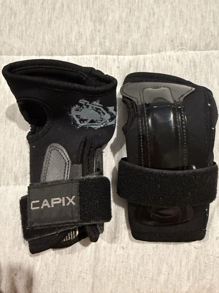 Capix Wrist Guards Size L Carousel 1